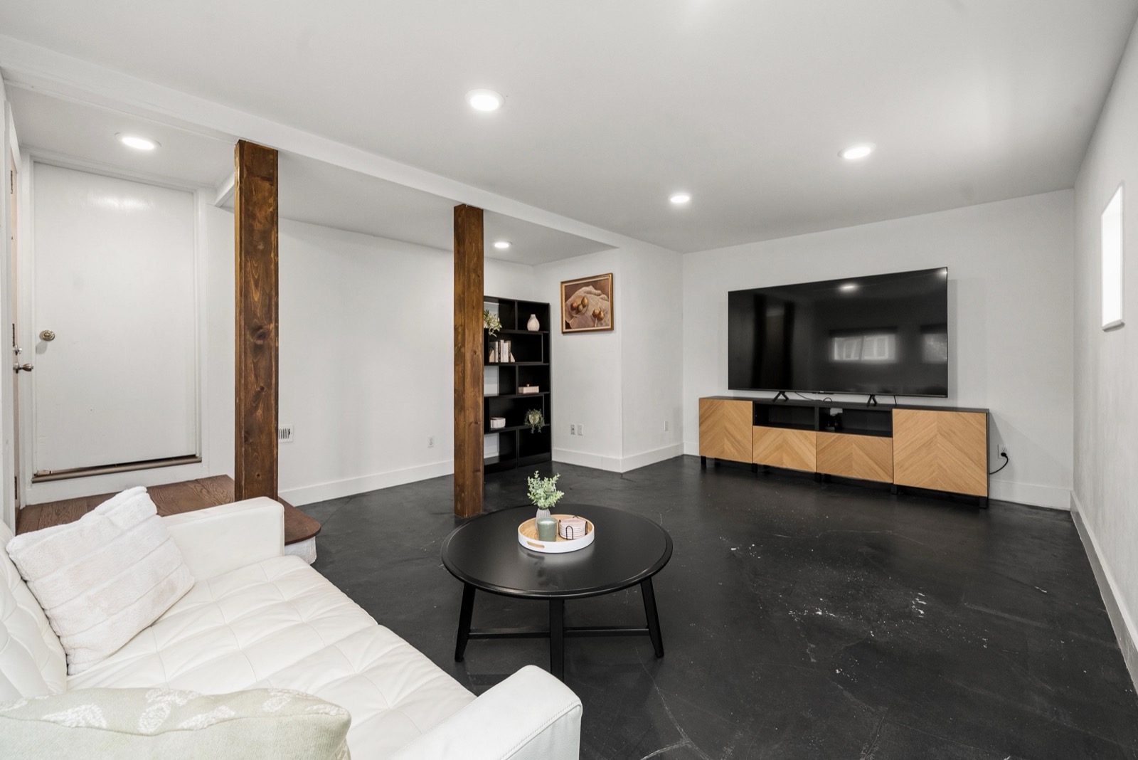 Den — TV and media console