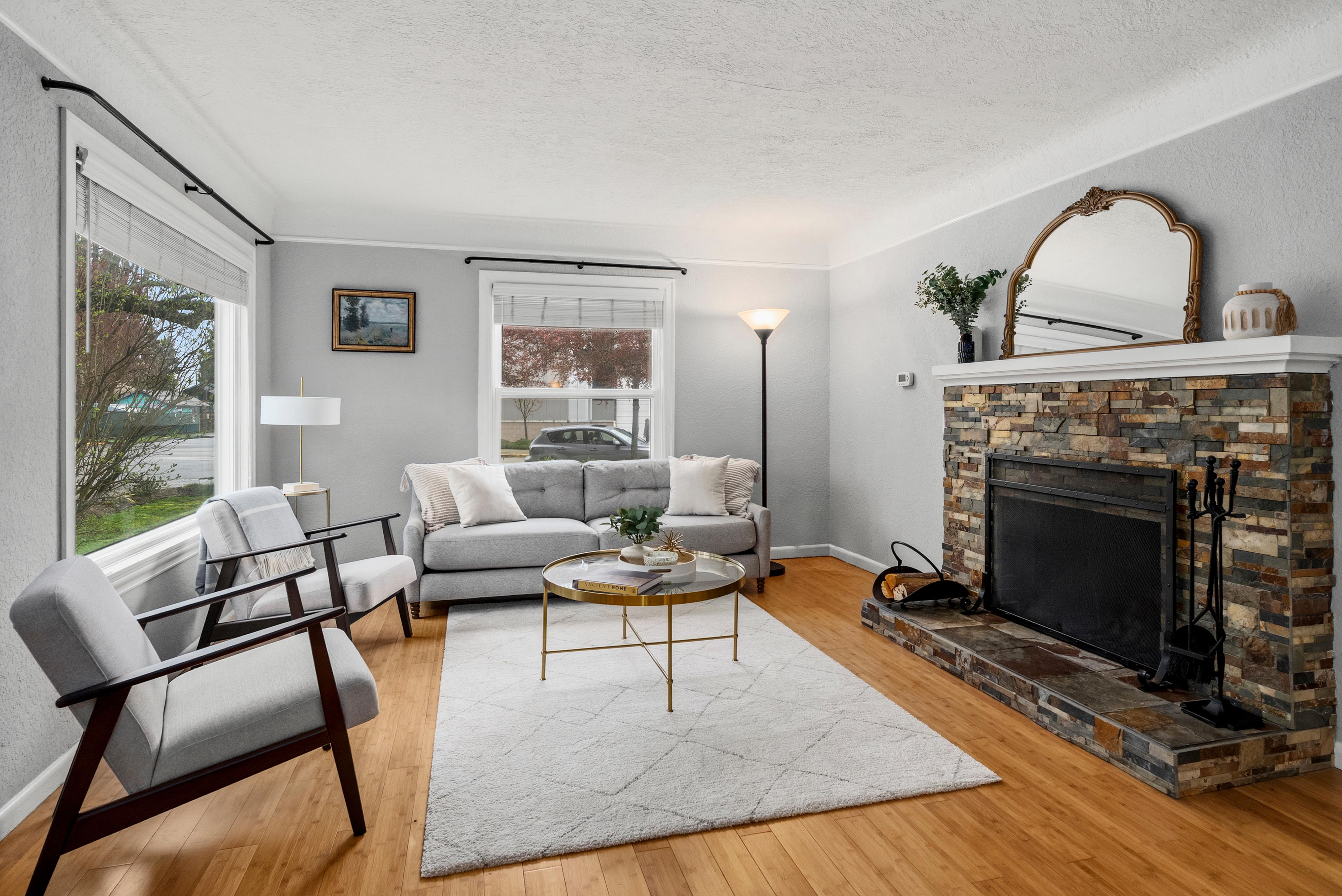 Living room, alternate angle